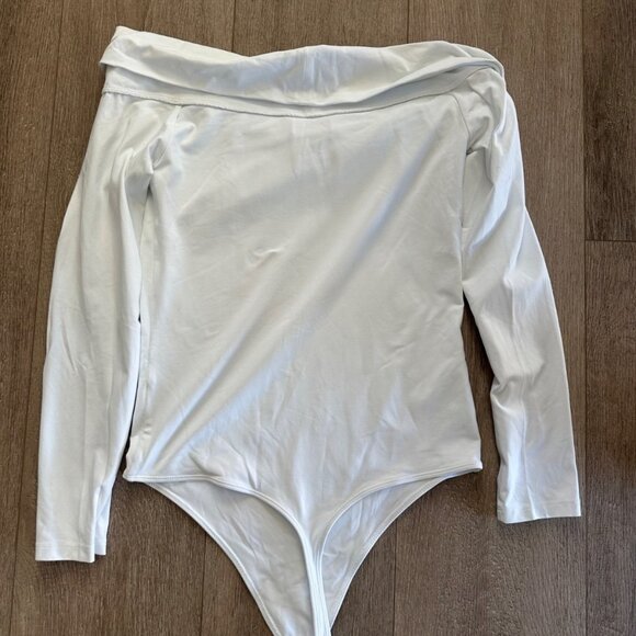 Aritzia Womens LG Contour Off-shoulder Longsleeve Bodysuit in White NEW - Picture 5 of 10